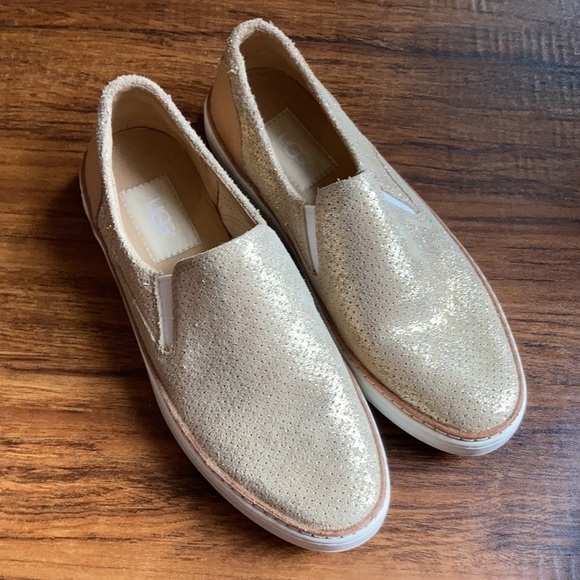 UGG Adley perforated stardust slip on shoes gold size 6 - Picture 2 of 8